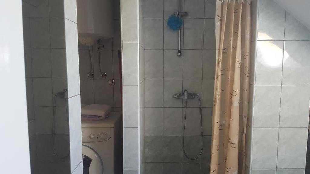 Apartment Oreskovic Оточац Екстер'єр фото